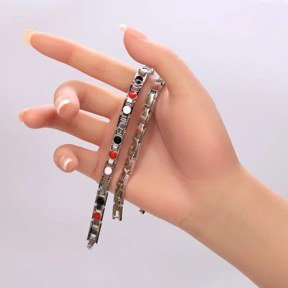 Stainless steel bracelet with easy clip lock. - Picture 2 of 12